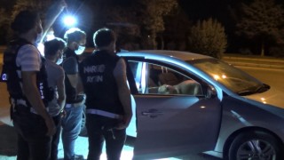 Kendine Gazeteci Süsü Verdi, Aracında Uyuşturucu Çıktı