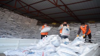 Kuşadası'nda 2 bin 500 aileye Yardım Eli