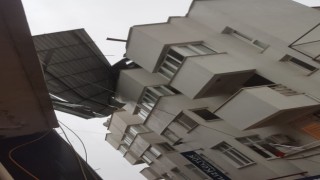 Nazilli'de Fırtına Çatıları Uçurdu