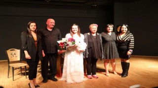 Didim’de ‘Sadece Kadın’ isimli tiyatro oyunu sahnelendi