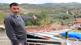 Köy fırtınaya teslim oldu