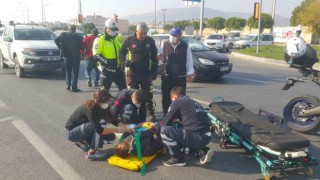 Otomobil yayalara çarptı