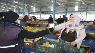Büyükşehir Belediyesi, buz gibi havada çorba ikramıyla içleri ısıttı