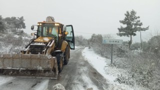 Büyükşehir ekipleri karla mücadele çalışmalarına devam ediyor