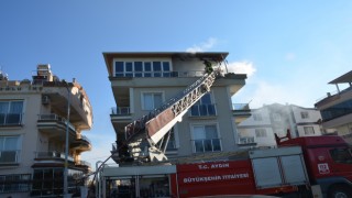 Teras katında yangın paniğe neden oldu