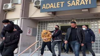 Kaçmak isterken polis otosuna çarptı