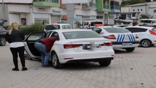 Otomobile giren böcek kaza yaptırdı