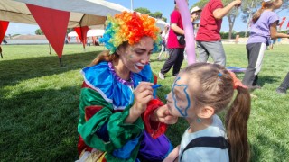 Kuyucaklı çocuklar şenlikte doyasıya eğlendi