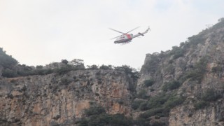 Mahsur kalan dağcılar helikopterle kurtarıldı