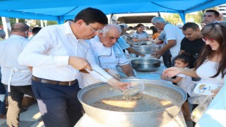 Nazilli Belediyesi aşure bereketini binlerce kişiyle paylaştı 