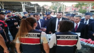 Jandarmanın Buharkent’teki standına ilgi yoğun oldu