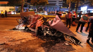 Otomobil halk otobüsüne çarptı: 1 ölü, 3 yaralı