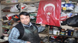 Esnafın bayrak hassasiyeti takdir topladı