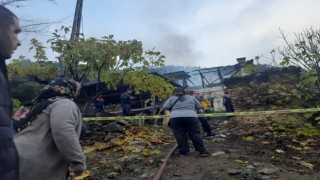 Yaşlı kadın yanan evde hayatını kaybetti