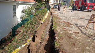 Didim’de sitenin istinat duvarı çöktü