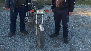 Motosiklet hırsızları jandarmadan kaçamadı 
