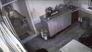 Önce soydular, sonra uyandırıp yakıt aldılar