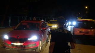 Denetimden kaçmak isterken başka araca çarptı