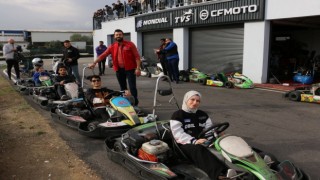 Nazilli go-kart pistinde gençler doyasıya eğlendi