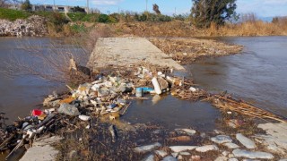 Tarihi taş köprüdeki temizlik memnun etmedi