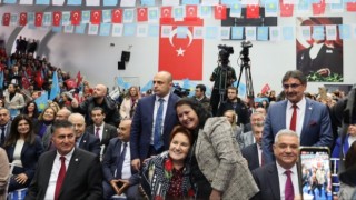 Akşener'e İYİ Parti'li İnal'ın eşinden unutulmaz hediye