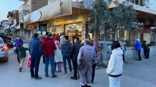 Ramazan’ın ilk gününde sıcak pide kuyruğu bitmedi