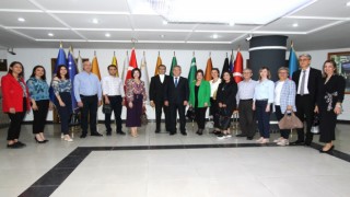 Başkan Tetik hem belediye işlerine hem vatandaşlara koşuyor