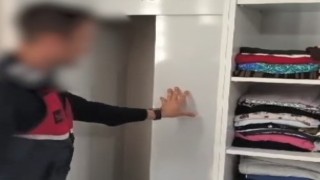 Elbise dolabından hırsız çıktı