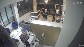 Saç bakımı yaptırıp elini kollunu sallayarak gitti