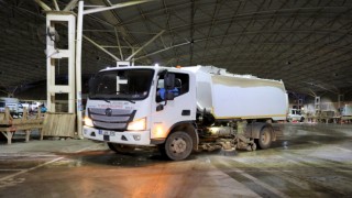 Efeler'in semt pazar alanları temizleniyor