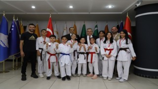 Şampiyon çocuklar Başkan Tetik’i ziyaret etti 