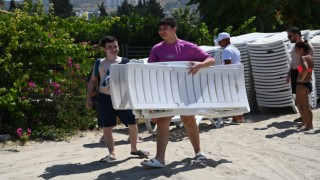Kuşadası plajlarında ücretsiz şezlong ve şemsiye hizmeti başladı