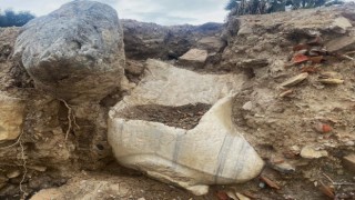 Dalgaların aşındırdığı bölgeden antik döneme ait heykel çıktı