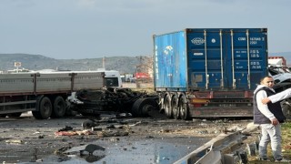 Karşı şeride geçen tır üç araca çarptı: 1 ölü, 1 yaralı