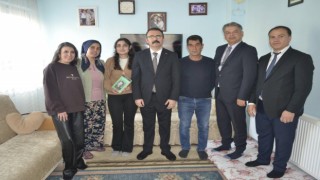 Sultanhisar Kaymakamı Ateş öğrencilerin evlerine misafir oldu