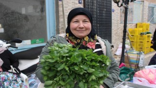Toplarken can yakıyor, yerken damak çatlatıyor