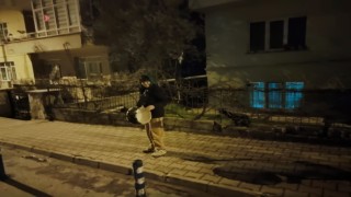 12 yaşındaki Mustafa, Ramazan davulculuğu geleneğini sürdürüyor 