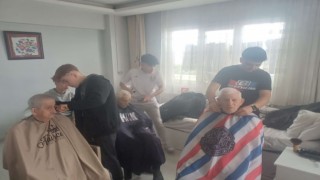 Lise öğrencileri, huzurevi sakinleriyle bir araya geldi