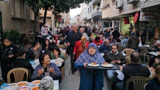 Nazilli'de Kuaförler Sokağı sakinleri iftarda buluştu