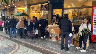 Yağmur alışverişe engel olmadı