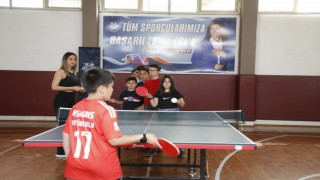 BAŞKAN ÇERÇİOĞLU MİNİK SPORCULARIN YANINDA