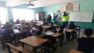 Jandarma ekipleri Bozdoğanlı öğrencileri bilgilendirdi