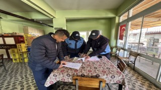 Karacasu’da zabıtalar denetledi