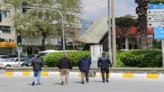 Minibüsten düşen valiz, ekipleri harekete geçirdi