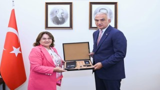 Başkan Gençay, Kültür ve Turizm Bakanı Ersoy ile bir araya geldi