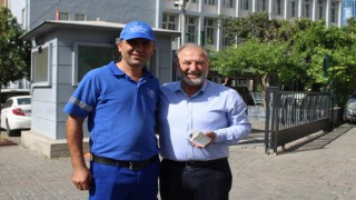 Bulduğu para dolu poşeti, hiç düşünmeden sahibine teslim etti