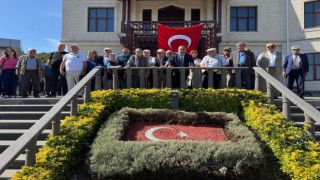 Demokrasi Müzesi’nde Duygu Dolu Buluşma: Huzurevi Sakinlerinden Şiirli Ziyaret