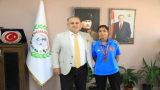 İncirliova'nın Gururu Ceren Sarıışık'tan Türkiye Üçüncülüğü