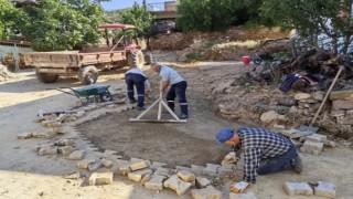 Karacasu’da yol çalışmaları devam ediyor