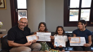 Karnesini alan Başkan Zencirci'ye koştu